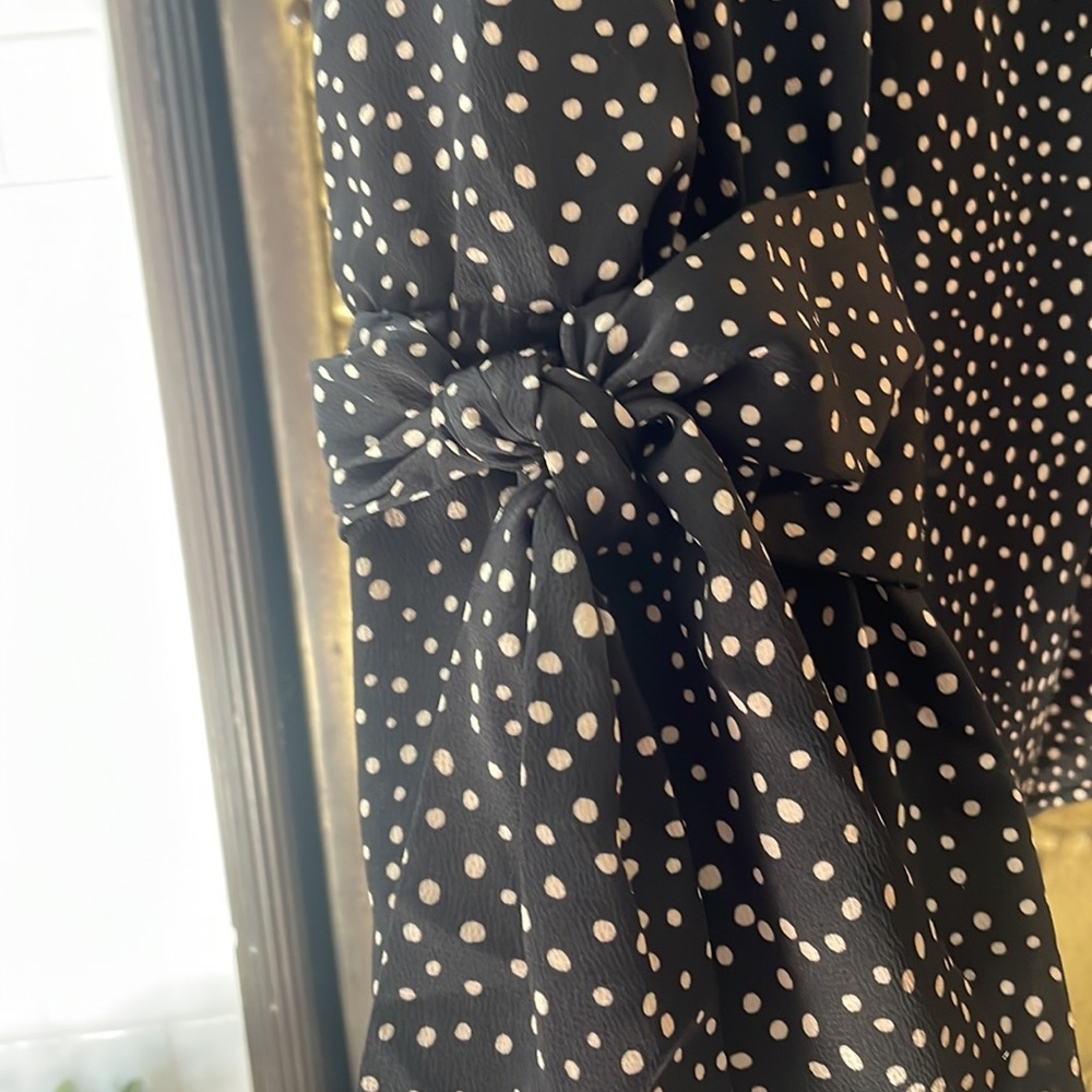 Banana Republic Button Down Blouse (Woman’s M) - Picture 3 of 6